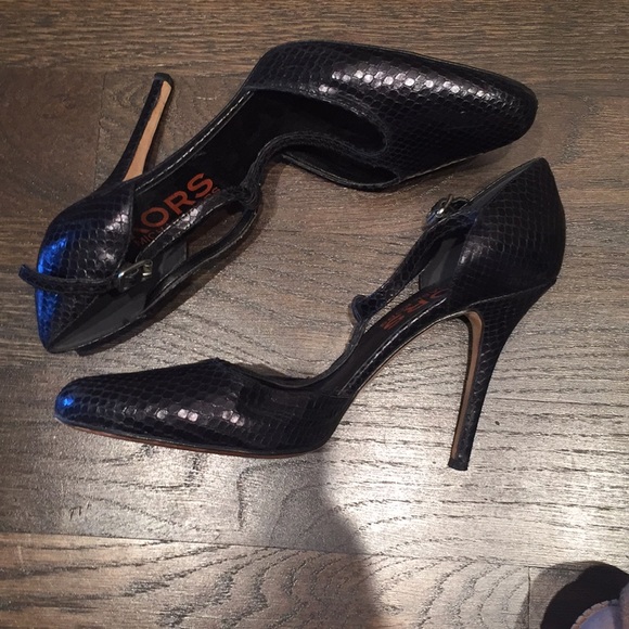 KORS Michael Kors Black Heels - Size 8 - Picture 6 of 6